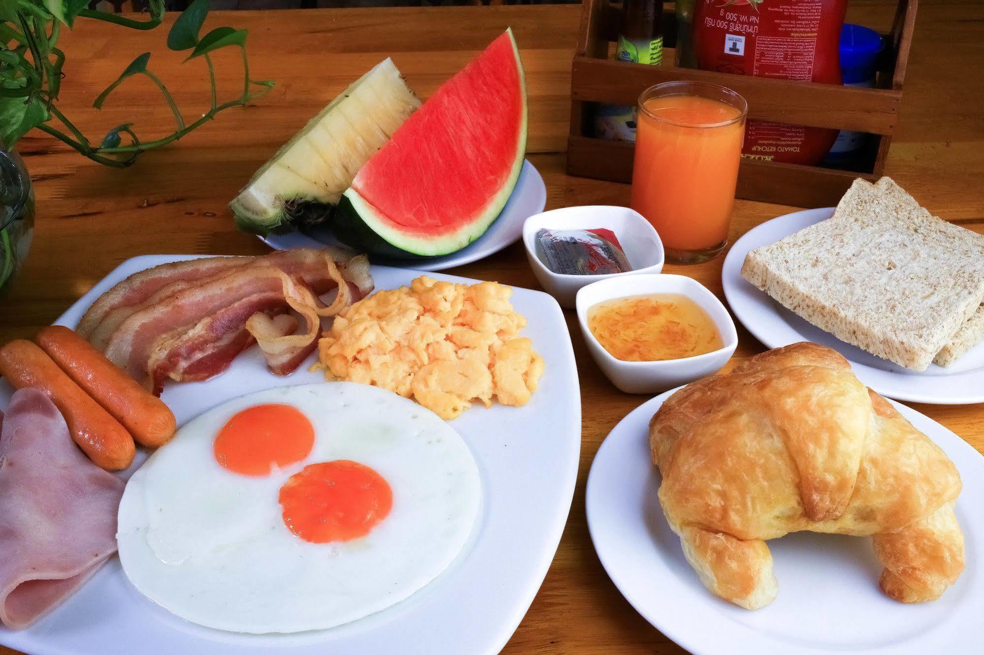나카 리조트 카말라 비치 외부 사진